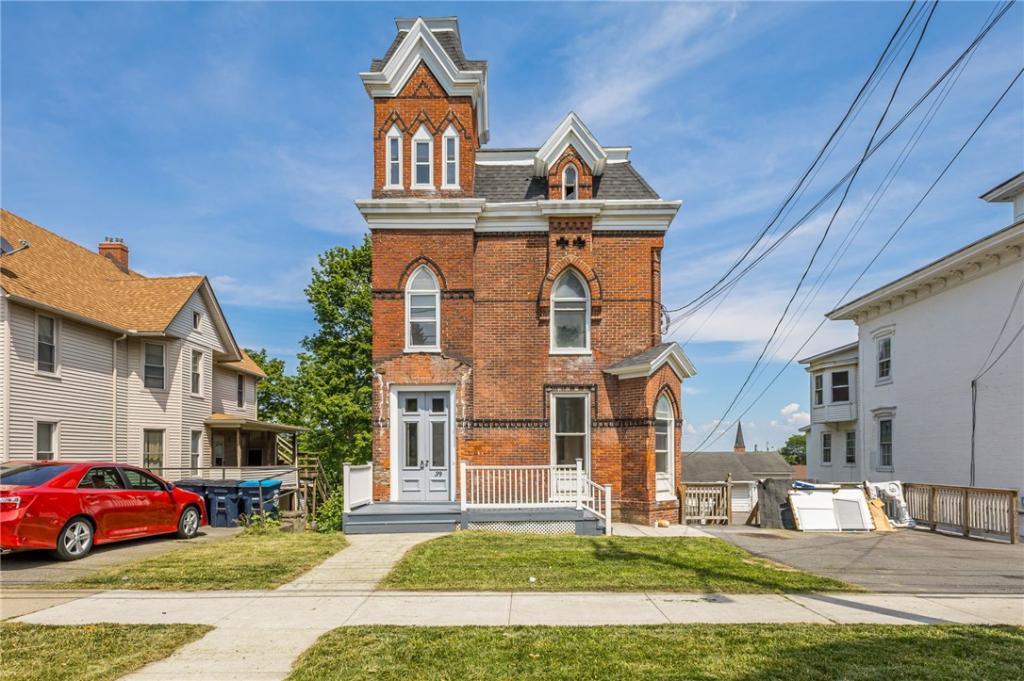 MLS #R1695068 image #0